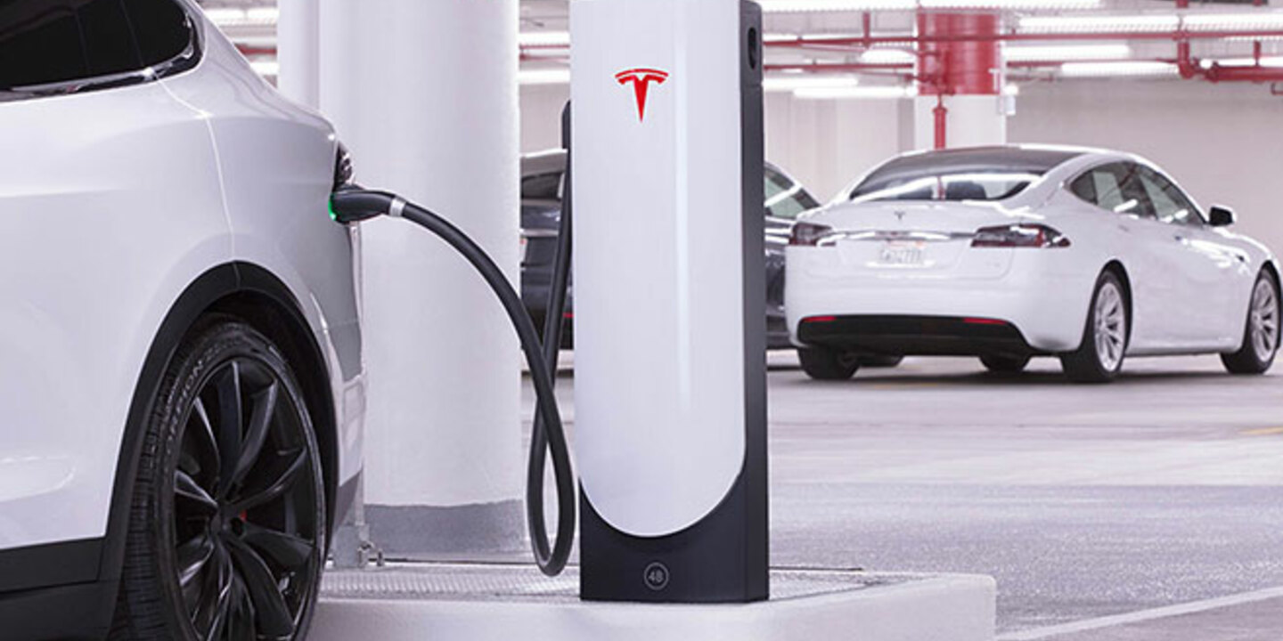 Tesla Superchargeurs Plus Compacts En Ville Moniteur Automobile