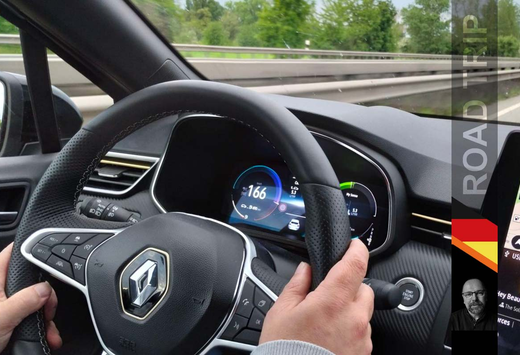 Road trip – En Renault Clio E-Tech Hybrid pour aller voir tourner le gros V12 de Brutus