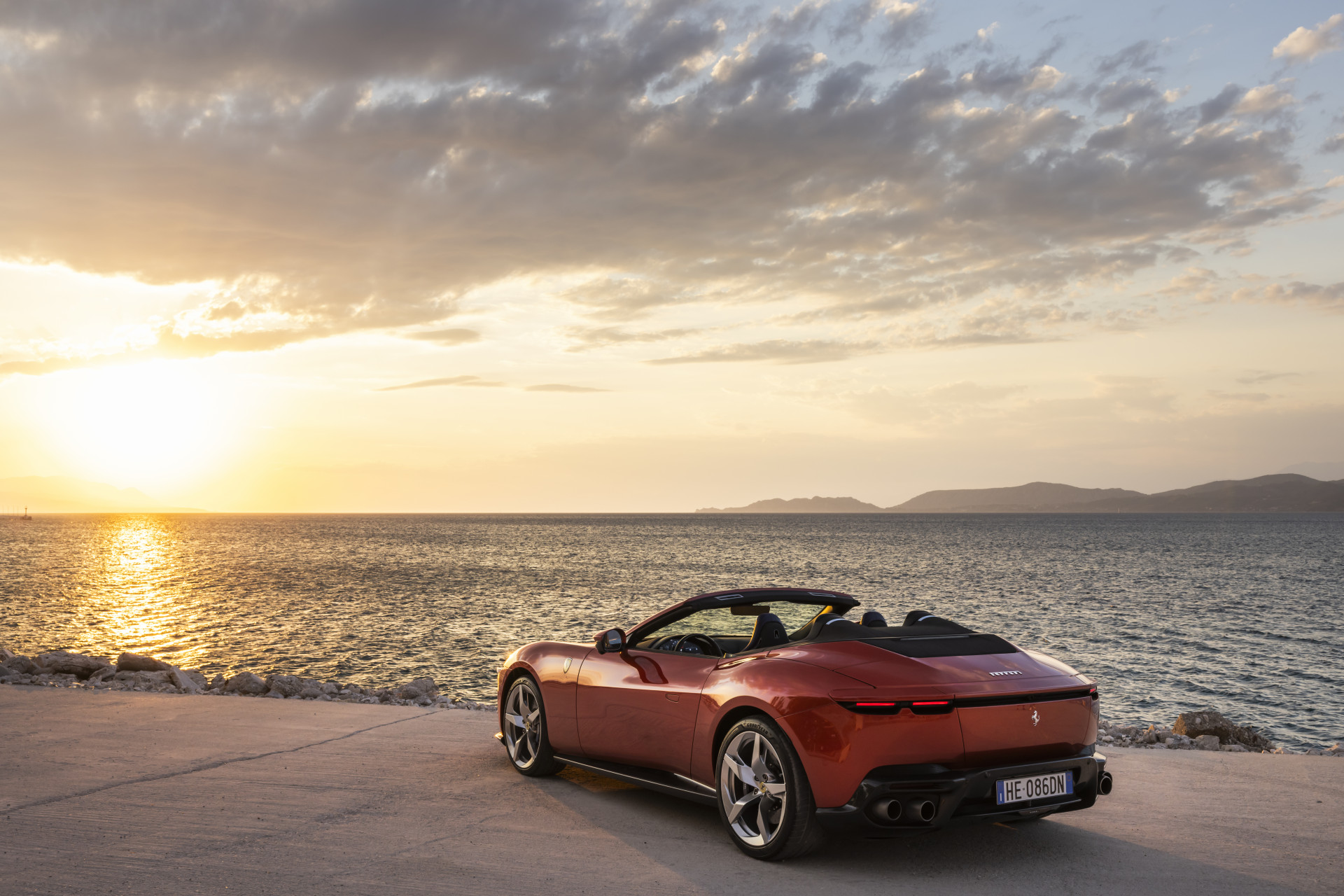 Review Ferrari Amalfi Spider (2026)