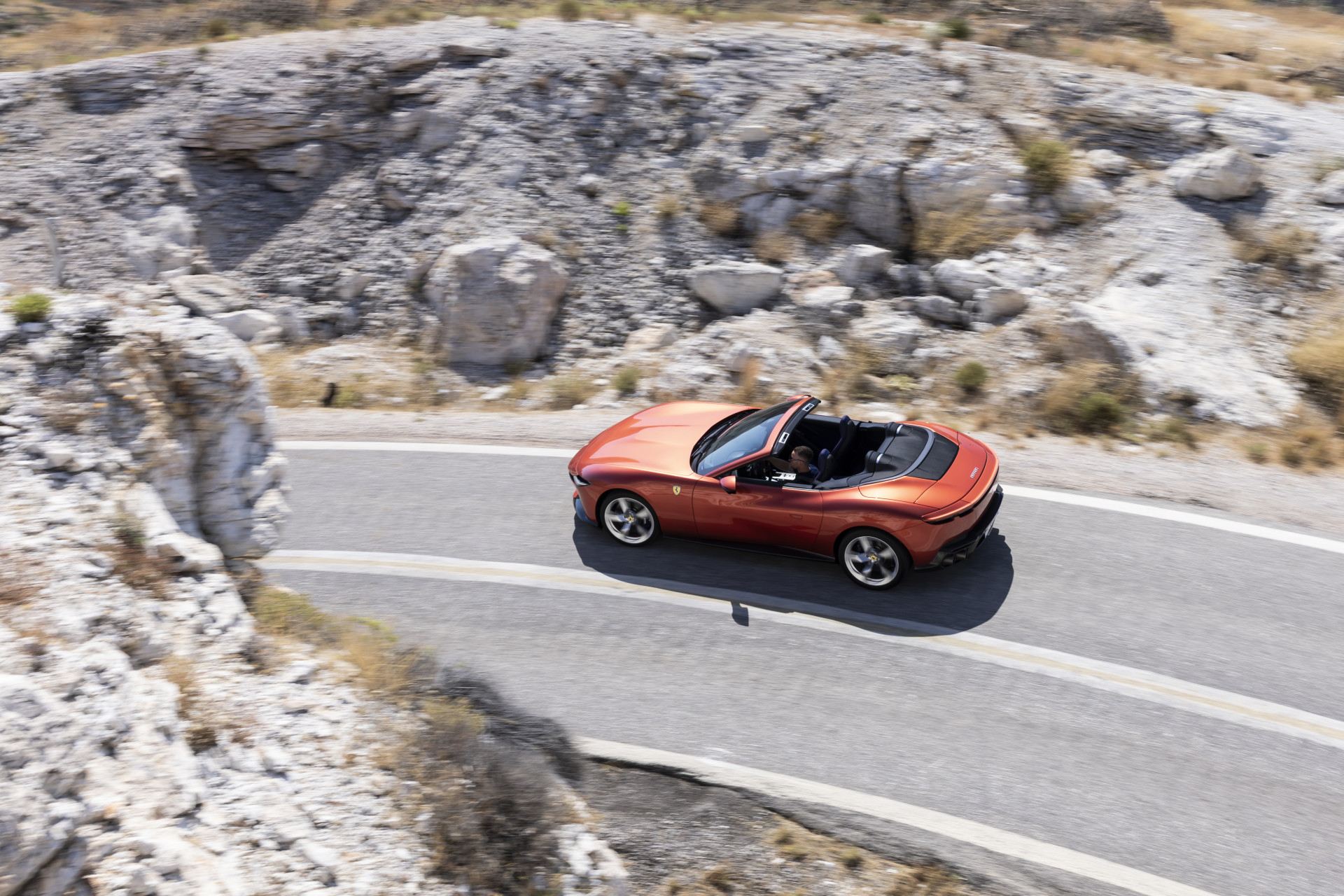 Review Ferrari Amalfi Spider (2026)