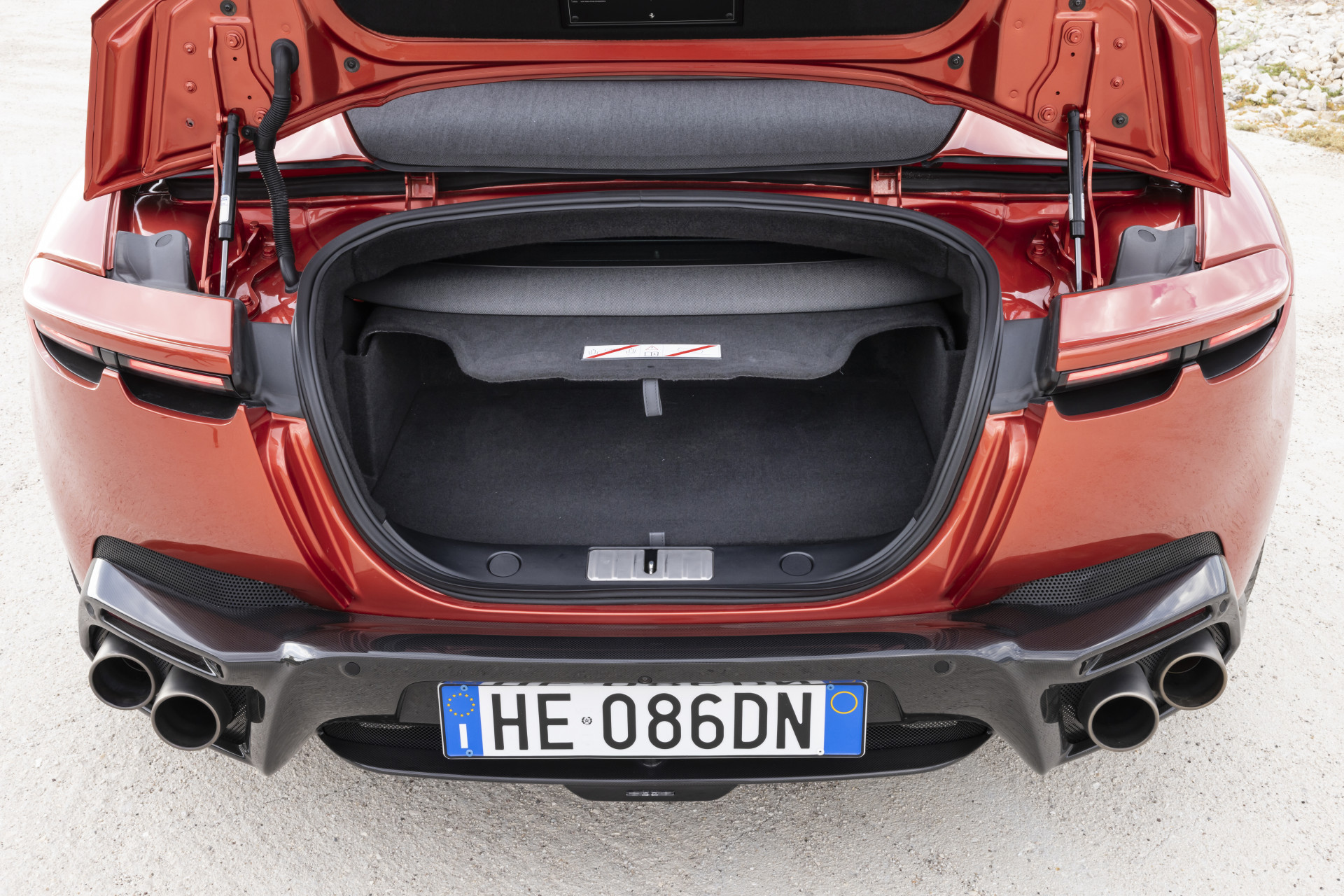 Review Ferrari Amalfi Spider (2026)