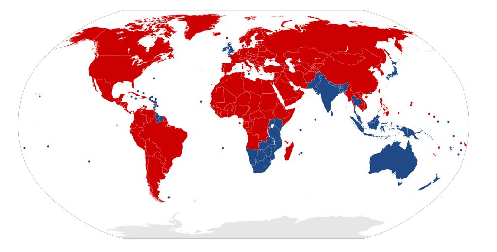 Les pays en bleu : on roule à gauche
