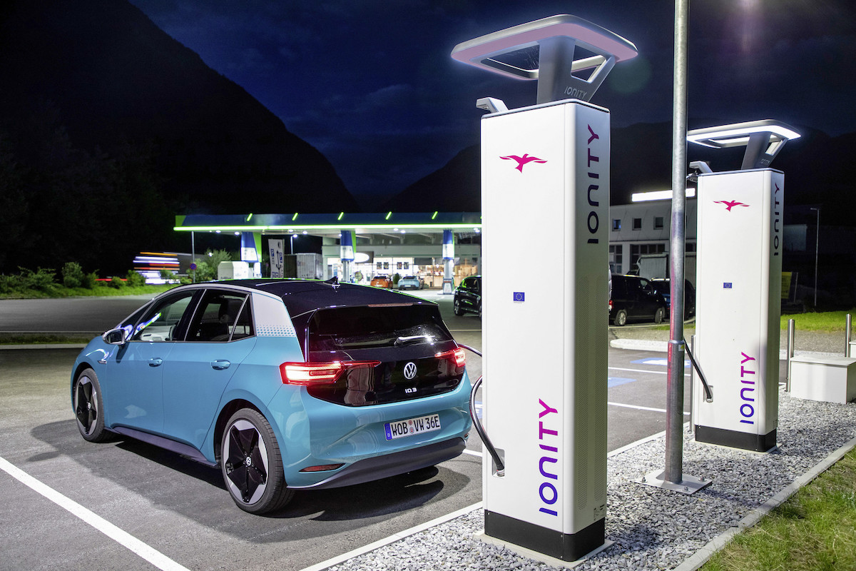 Volkswagen ID.3 Ionity charging station