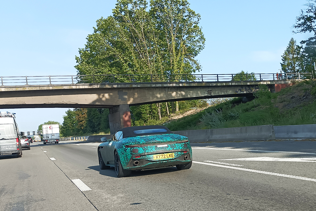 Gespot: Aston Martin DB12 Volante