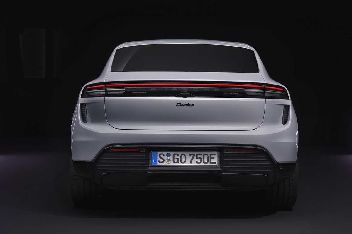 Porsche Macan 2024 trazione integrale elettrica