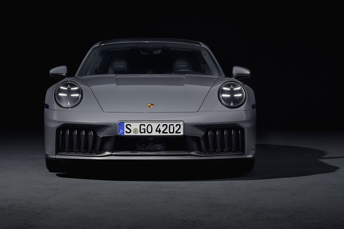 Porsche 911  GTS T-Hybrid