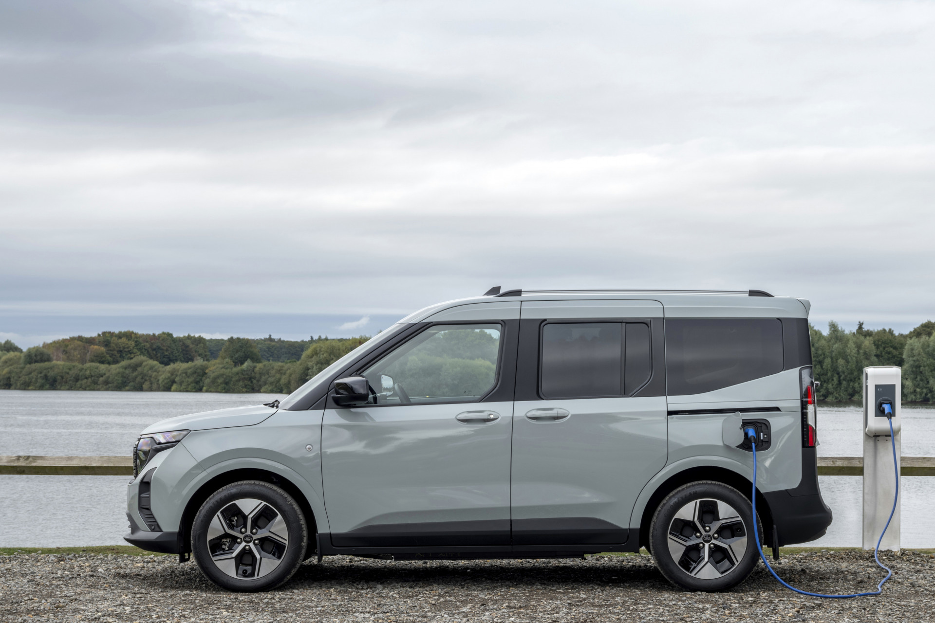 Ford E-Tourneo Connect (2025)