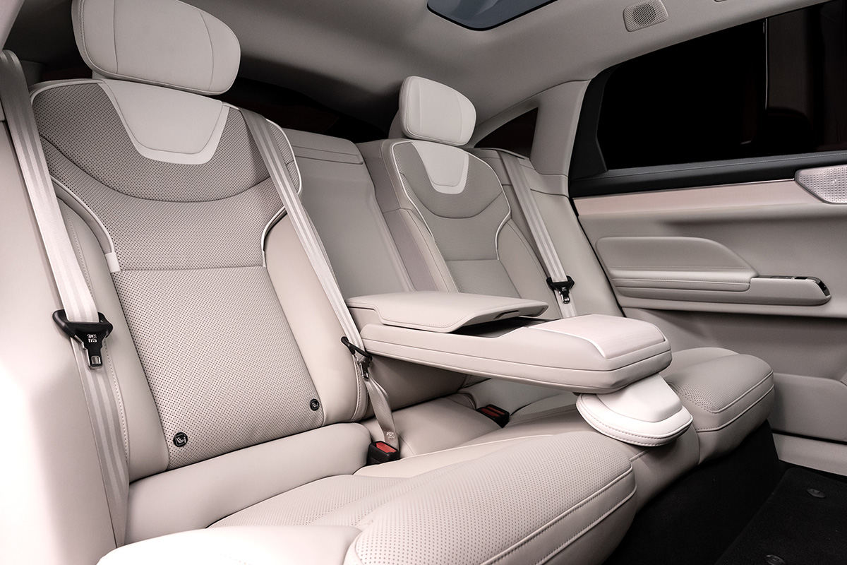 2025 Volvo ES90