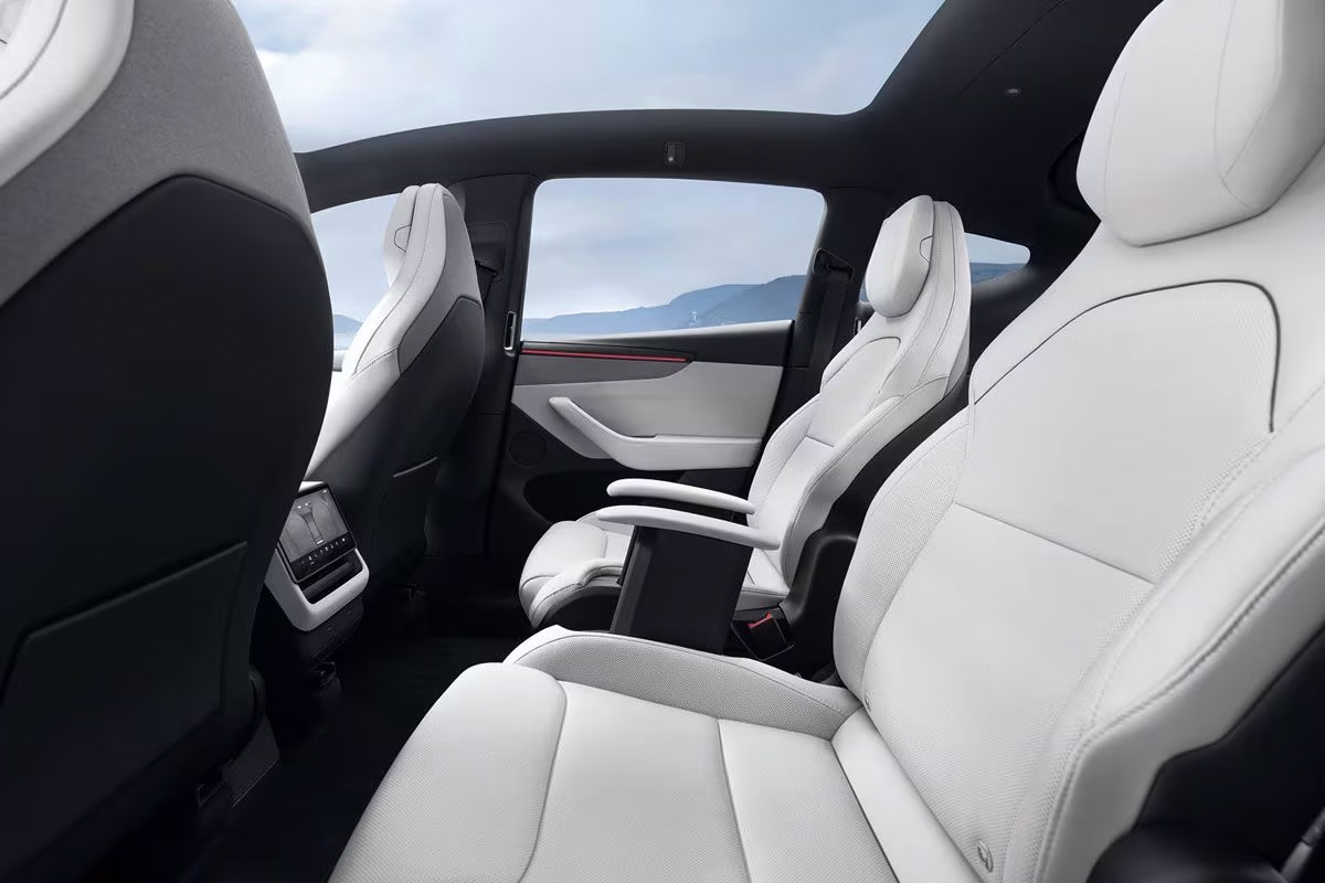 Officieel: Tesla Model Y L (2025) - 18 cm langer, 6 zitplaatsen (update)