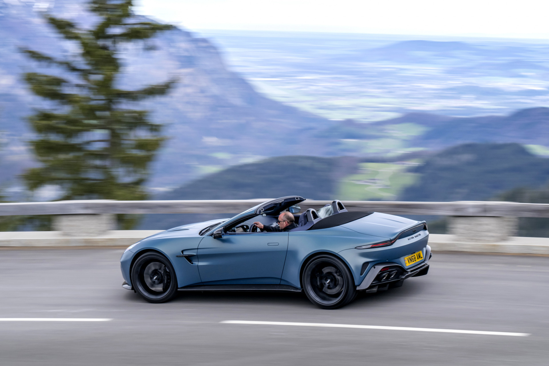 Aston Martin Vantage Roadster
