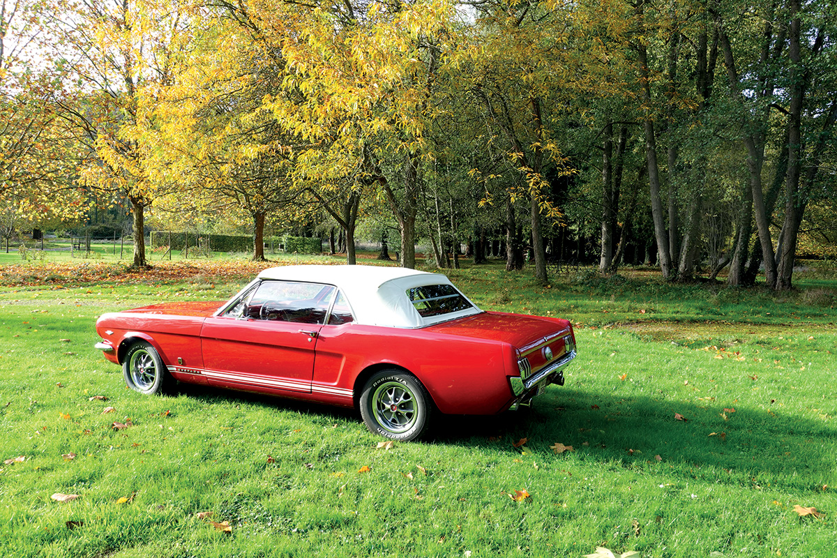 De Ford Mustang 289 ci GT Convertible HP  (1966) van Rudi