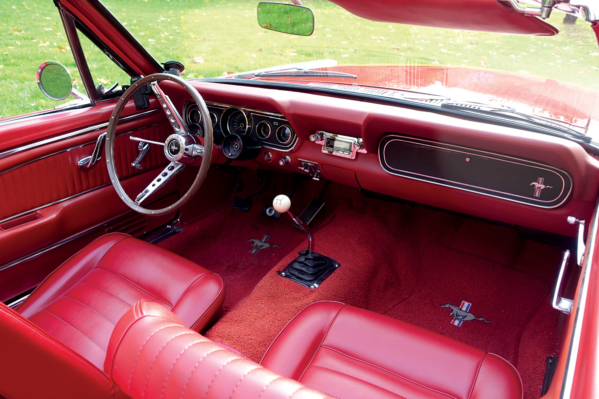 De Ford Mustang 289 ci GT Convertible HP  (1966) van Rudi