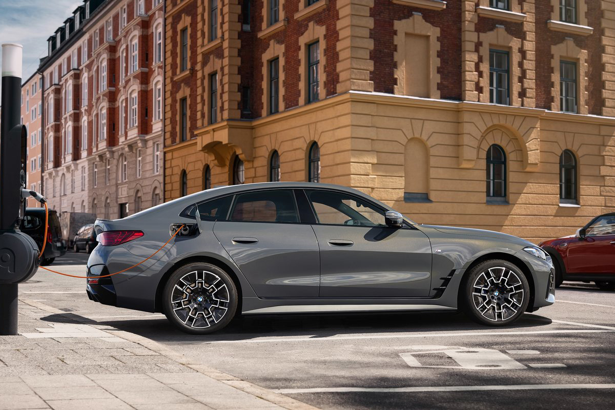 BMW i4