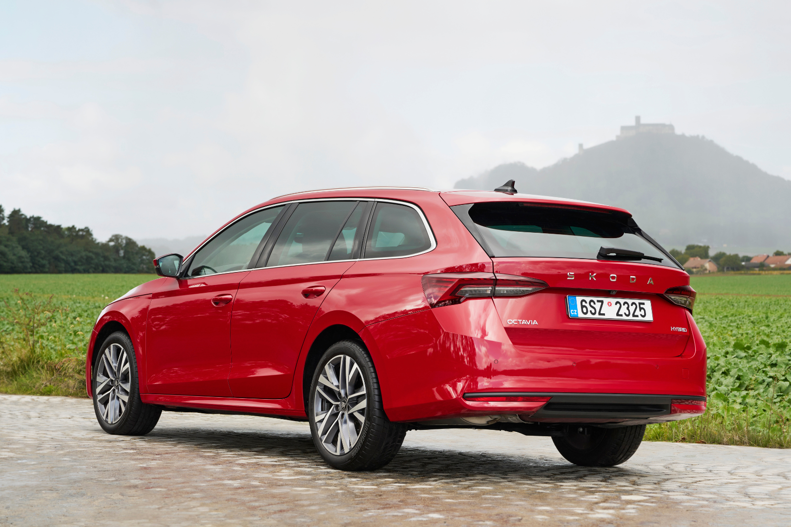 Officieel: Skoda Octavia Hybrid (2027) - zelfopladende hybride (zonder stekker)