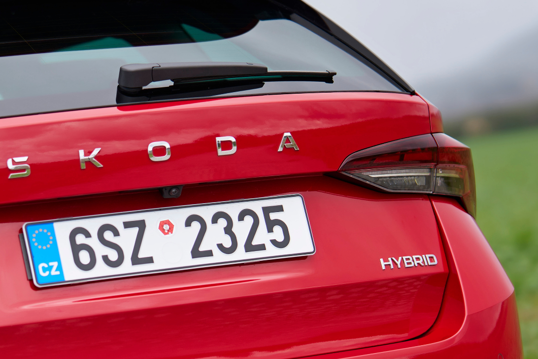Officieel: Skoda Octavia Hybrid (2027) - zelfopladende hybride (zonder stekker)