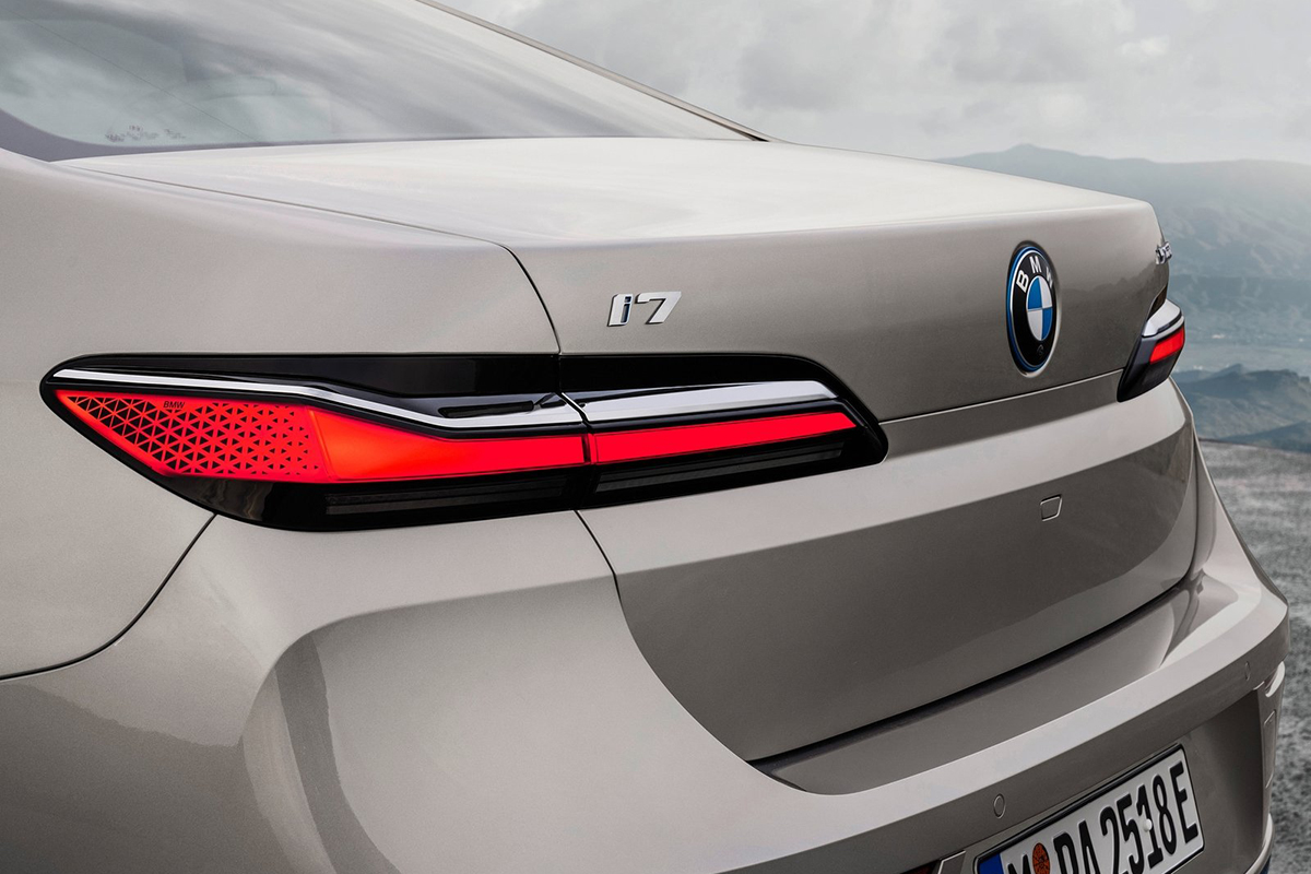 2023 BMW i7 Review