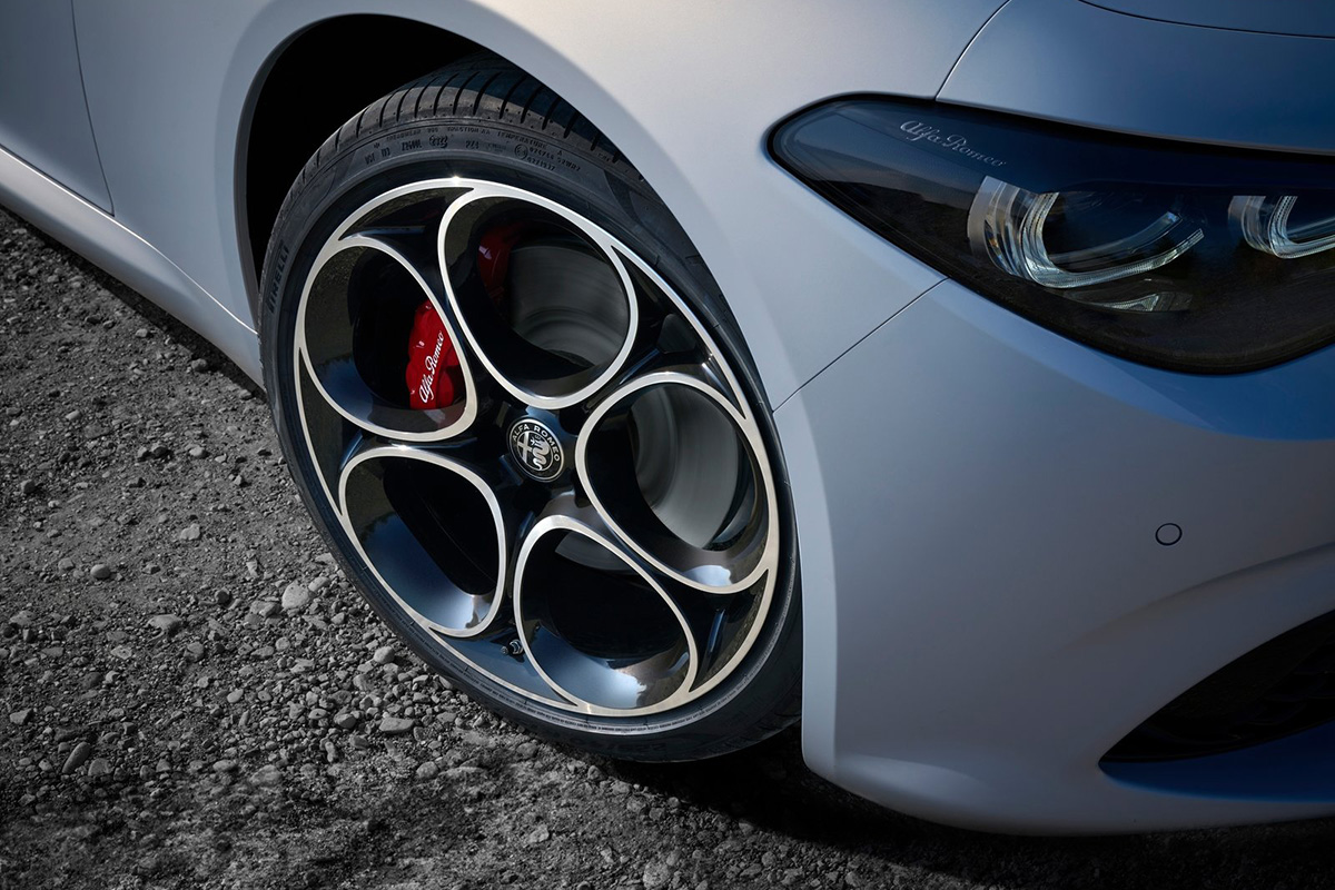 Review 2023 Alfa Romeo Giulia Competizione