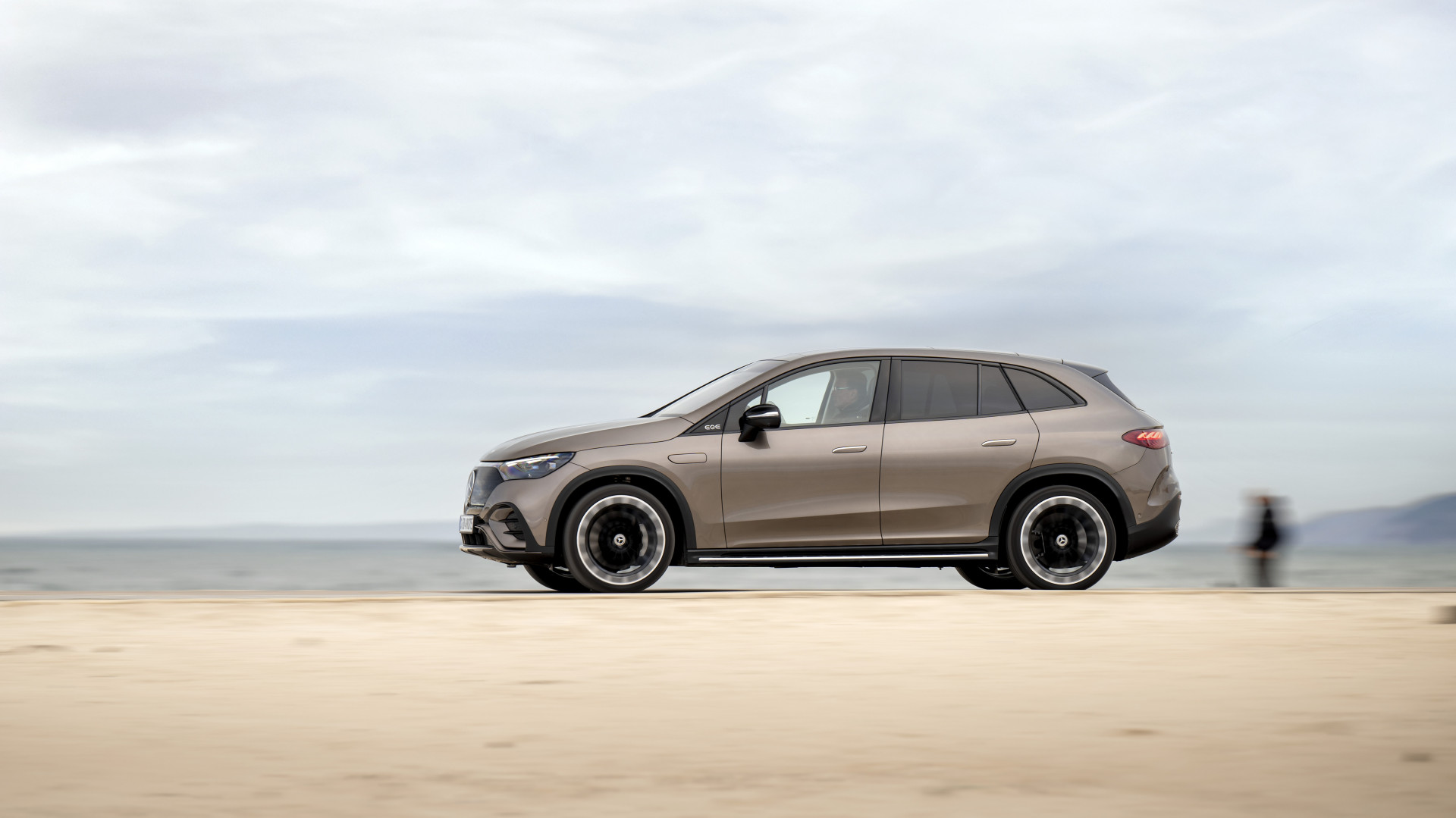 Review Mercedes EQE SUV 2023
