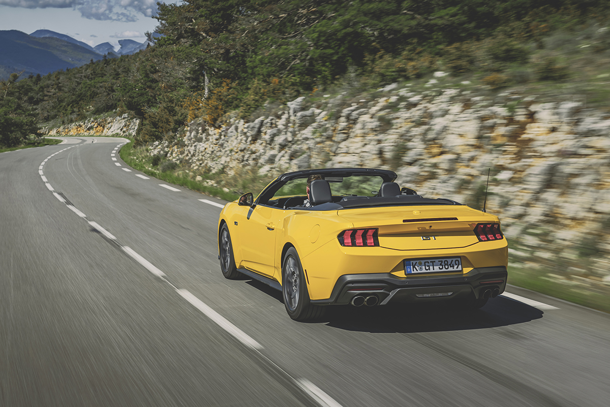 Review Ford Mustang Convertible 2024