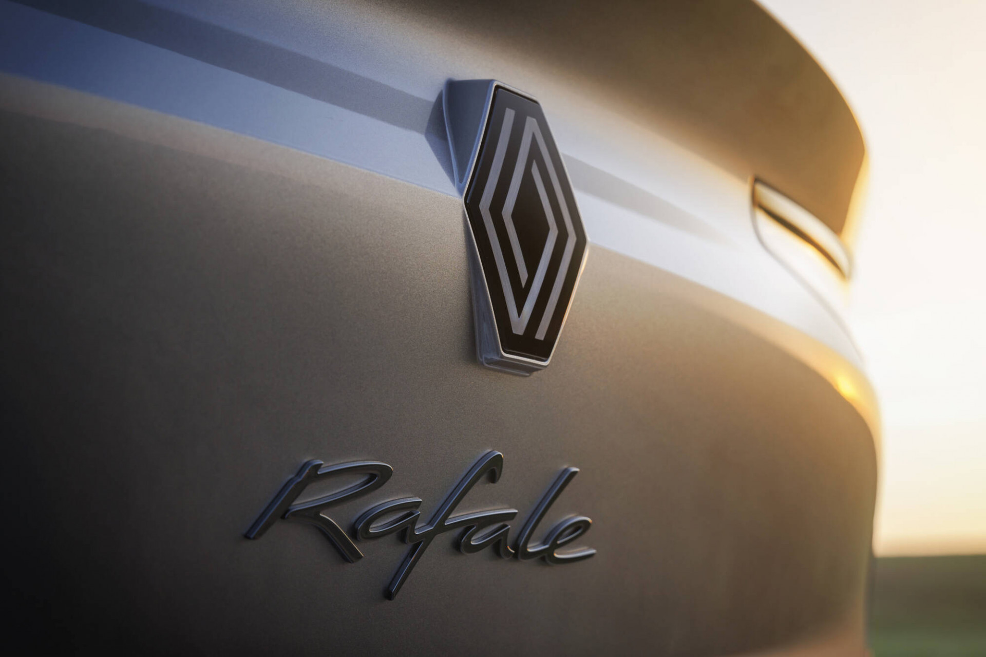 Review Renault Rafale Hybrid 
