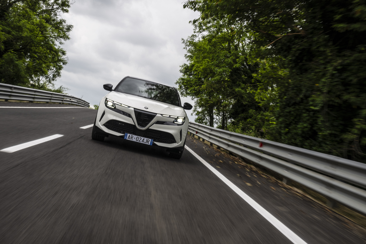 Alfa Romeo Junior  Ellettrica Veloce test