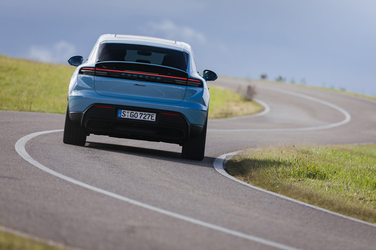 Review Porsche Macan Electric