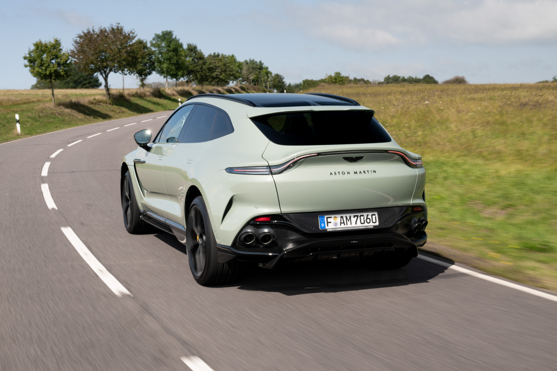 Review Aston Martin DBX707