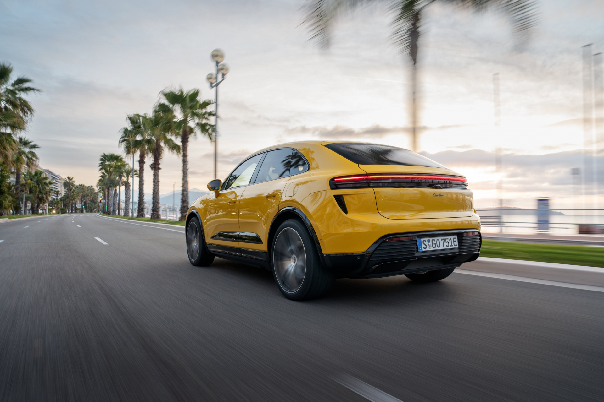 Review 2025 Porsche Macan turbo