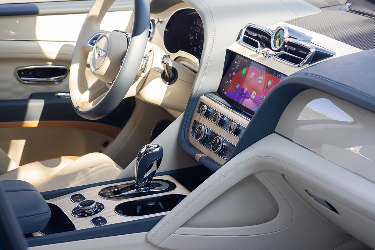Review Bentley Bentayga EWB Azure Riviera Collection (2025)