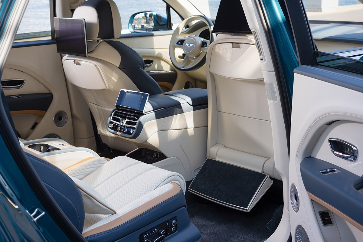 Review Bentley Bentayga EWB Azure Riviera Collection (2025)