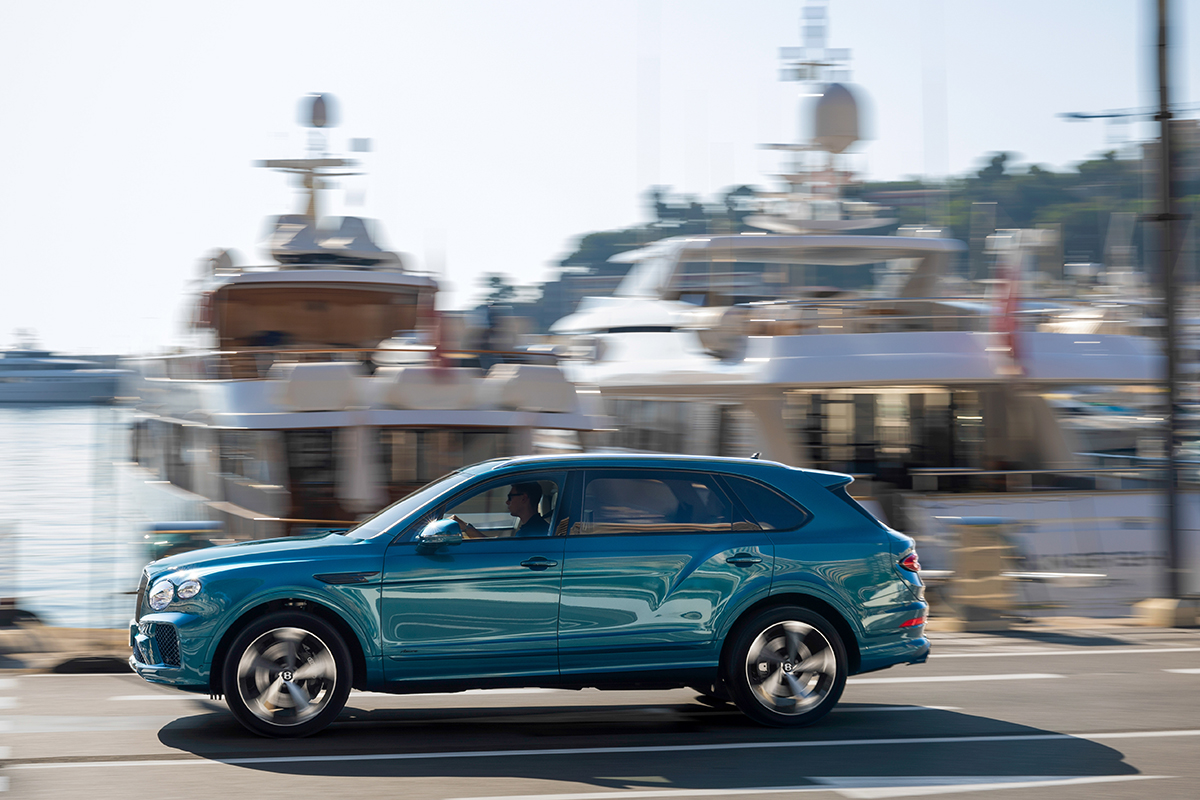 Review Bentley Bentayga EWB Azure Riviera Collection (2025)