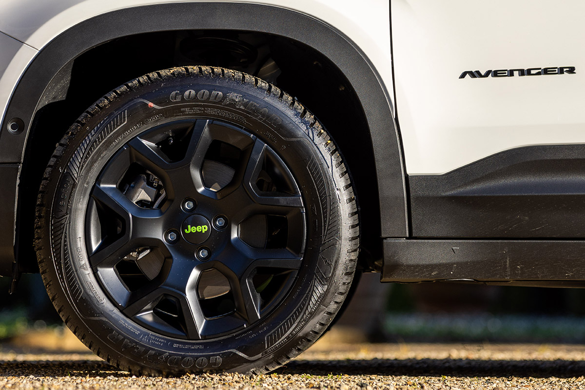 Review Jeep Avenger 4xe (2025) 