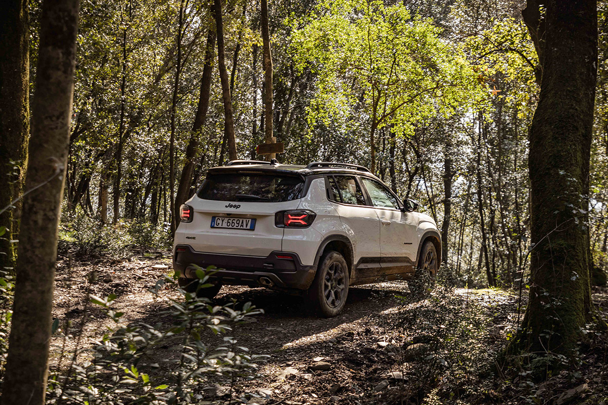Review Jeep Avenger 4xe (2025) 