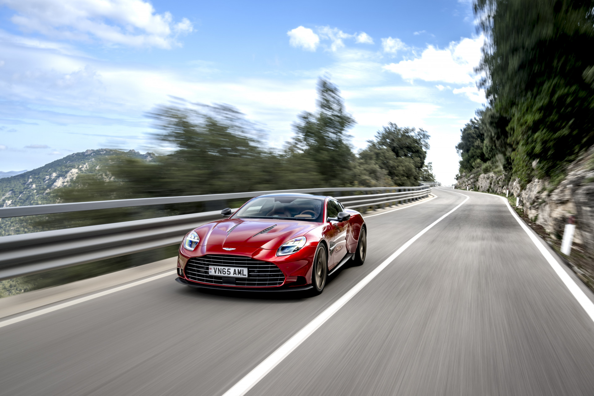 Review Aston Martin Vanquish V12