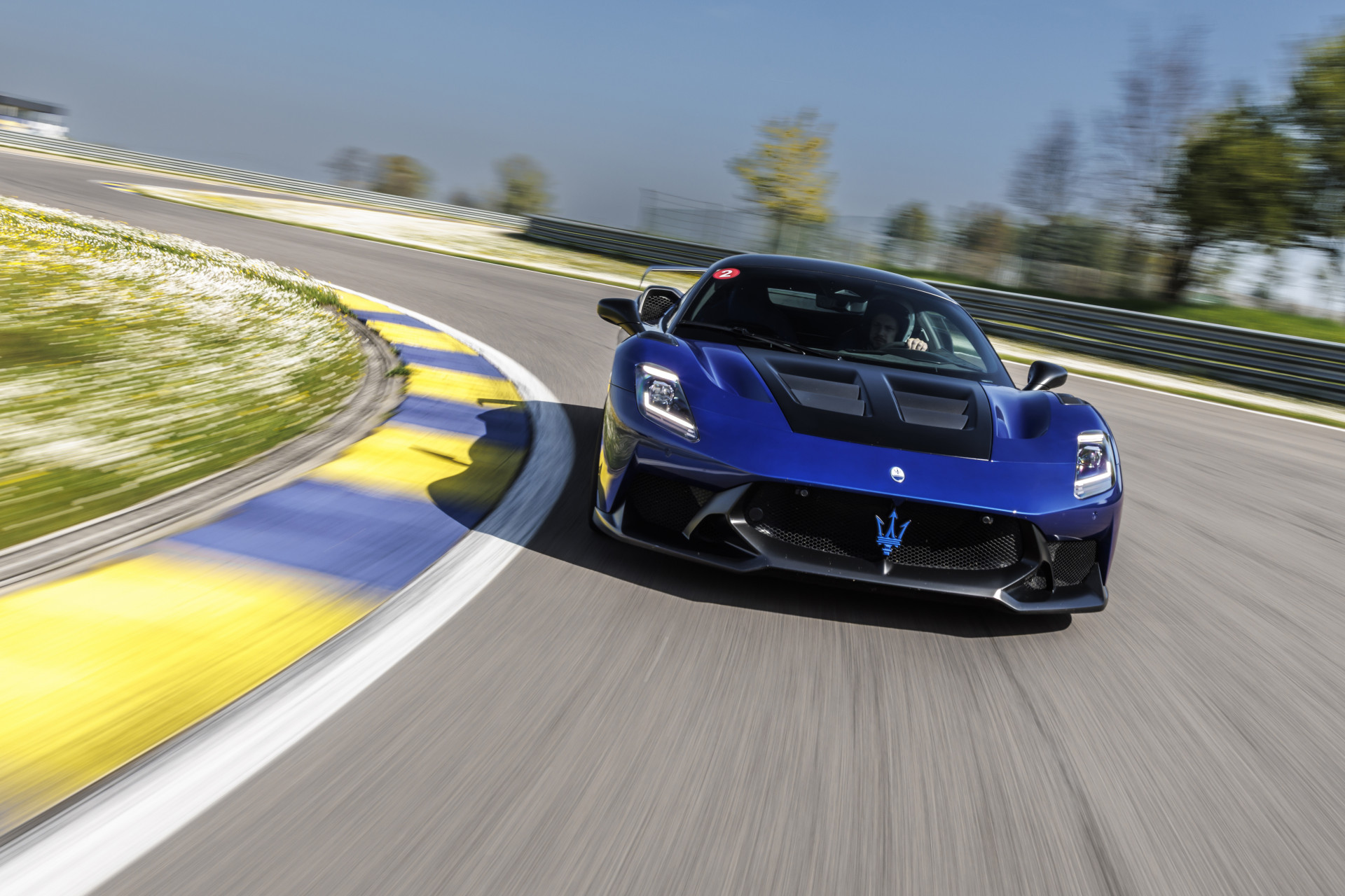Review Maserati MC20 GT2 Stradale (2025) - test AutoGids