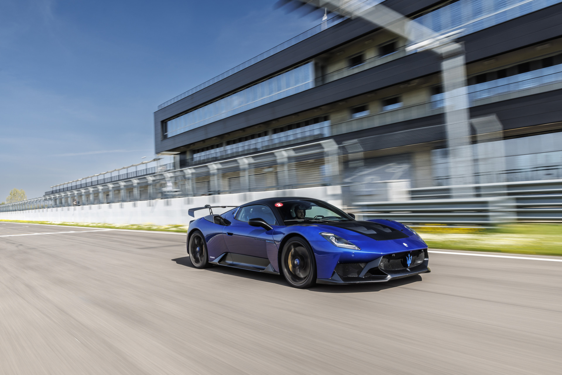 Review Maserati MC20 GT2 Stradale (2025) - test AutoGids