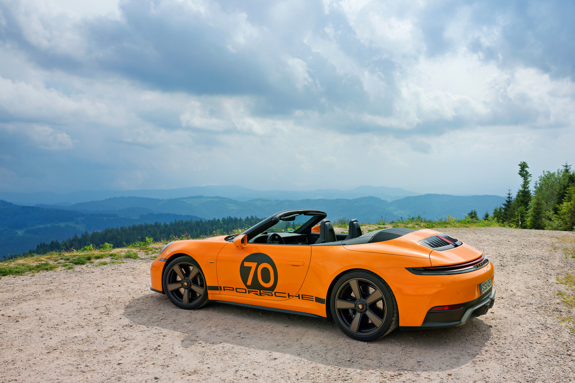 2025 Porsche 911 GTS Cabriolet 70 Spirit