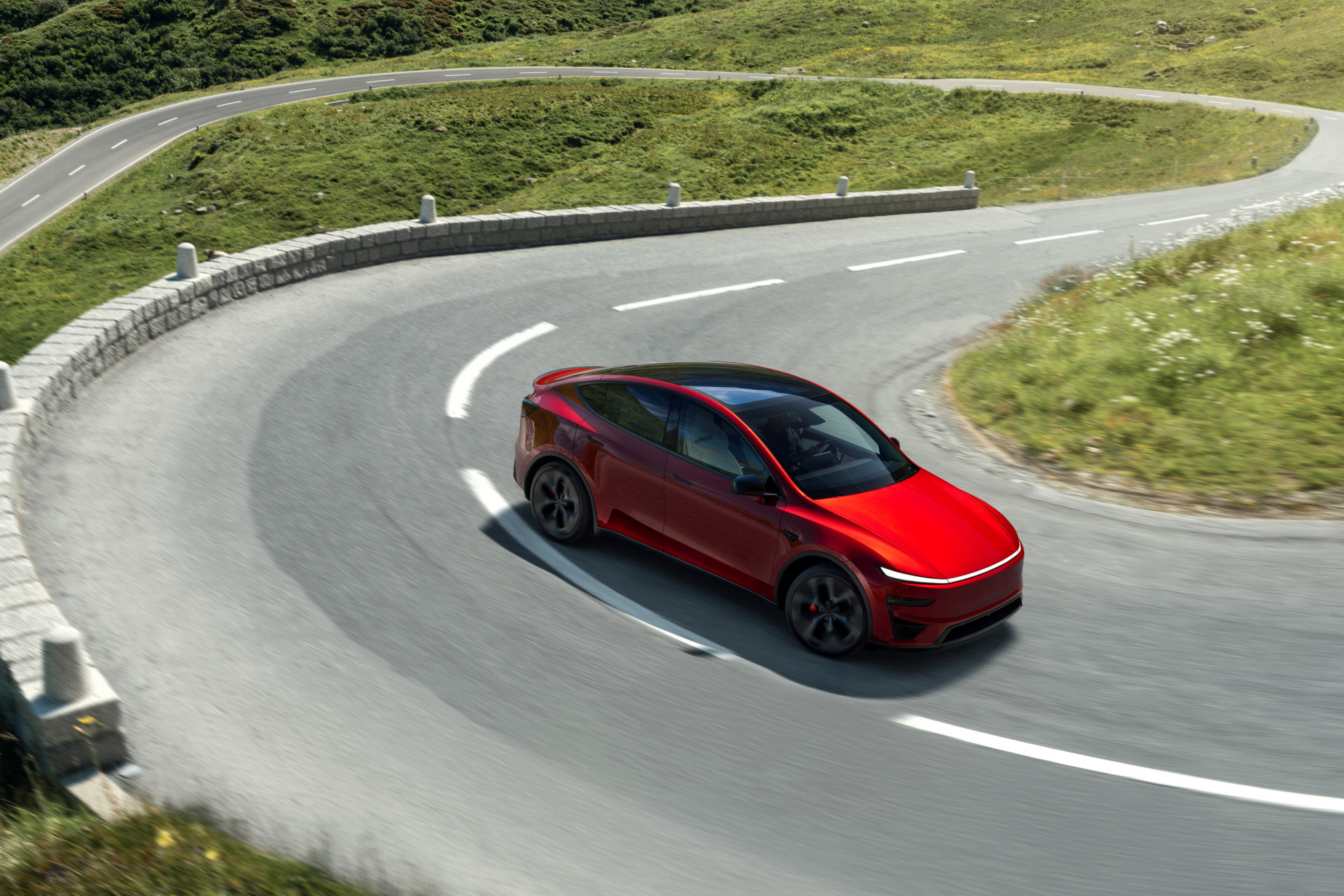 Review Tesla Model Y Performance (Juniper 2025)