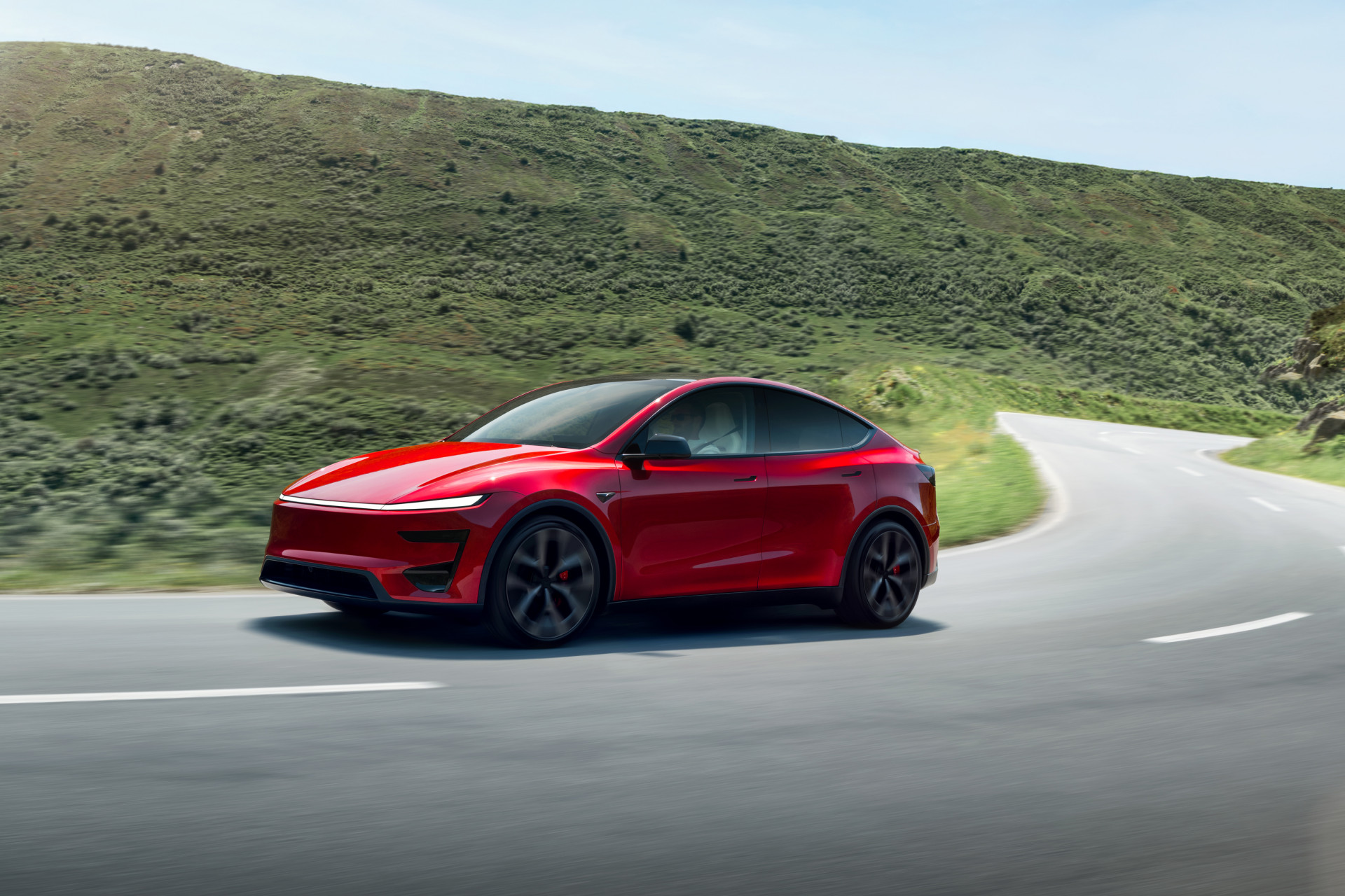 Review Tesla Model Y Performance (Juniper 2025)