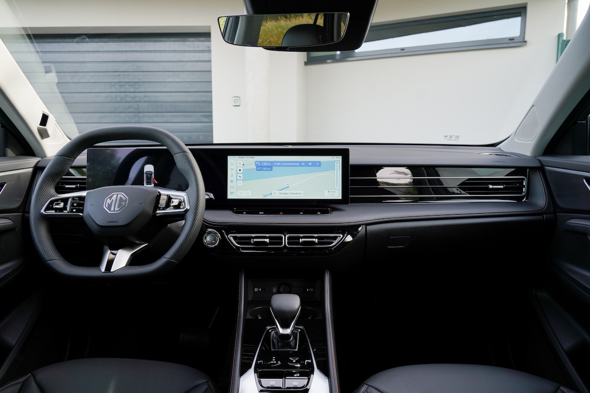 Review MG HS Hybrid+