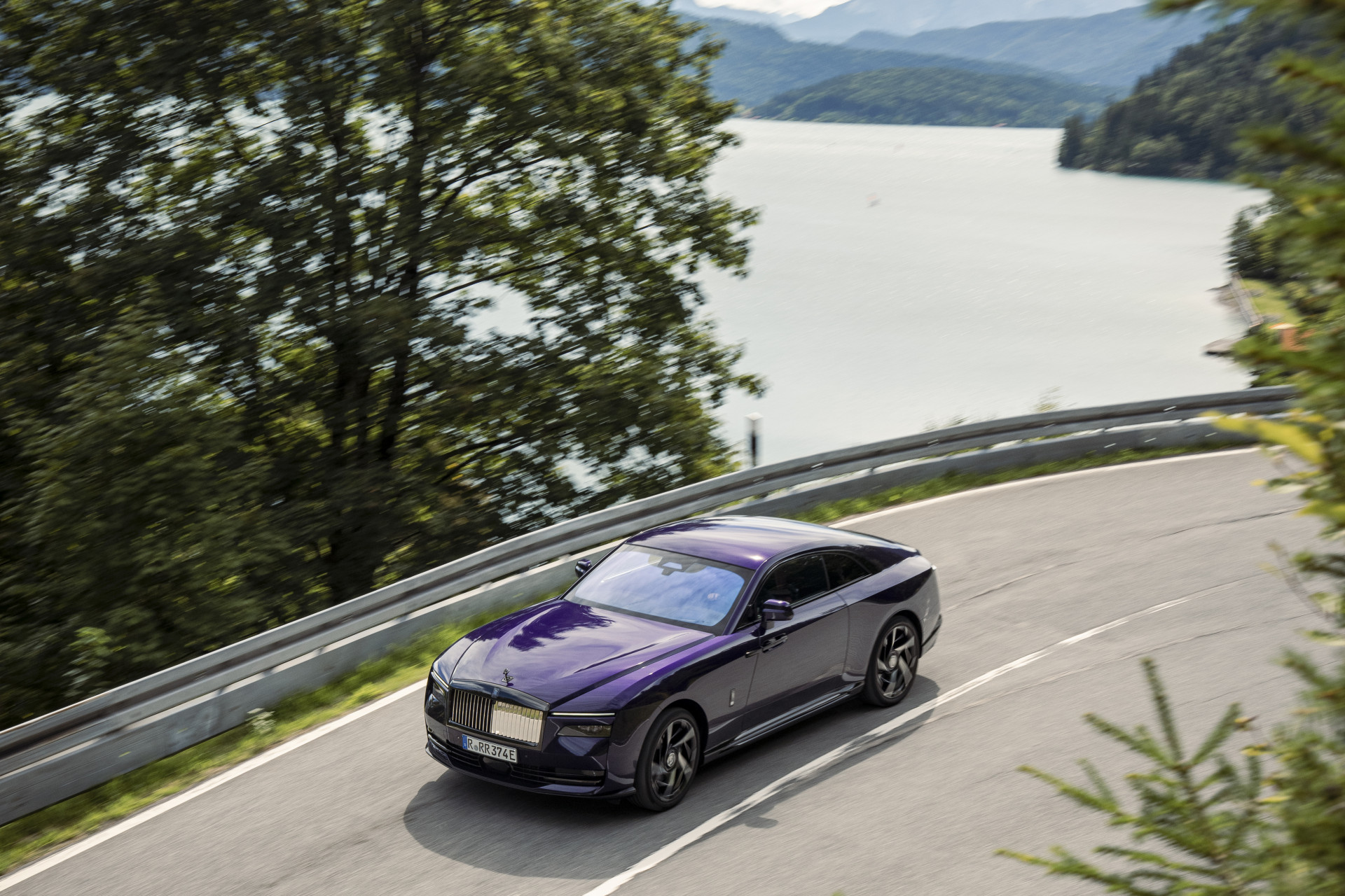 Review Rolls-Royce Black Badge Spectre (2025)