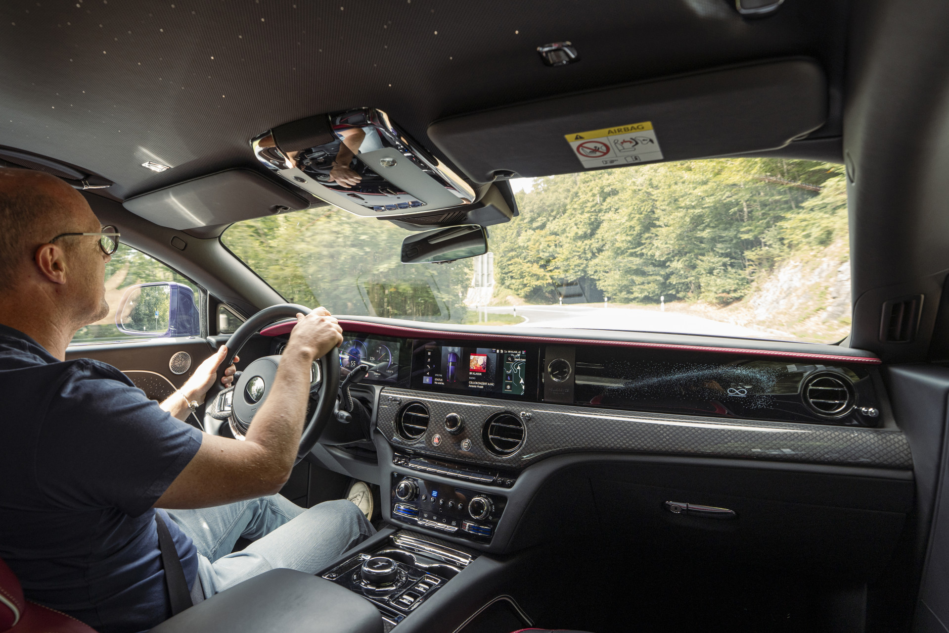 Review Rolls-Royce Black Badge Spectre (2025)