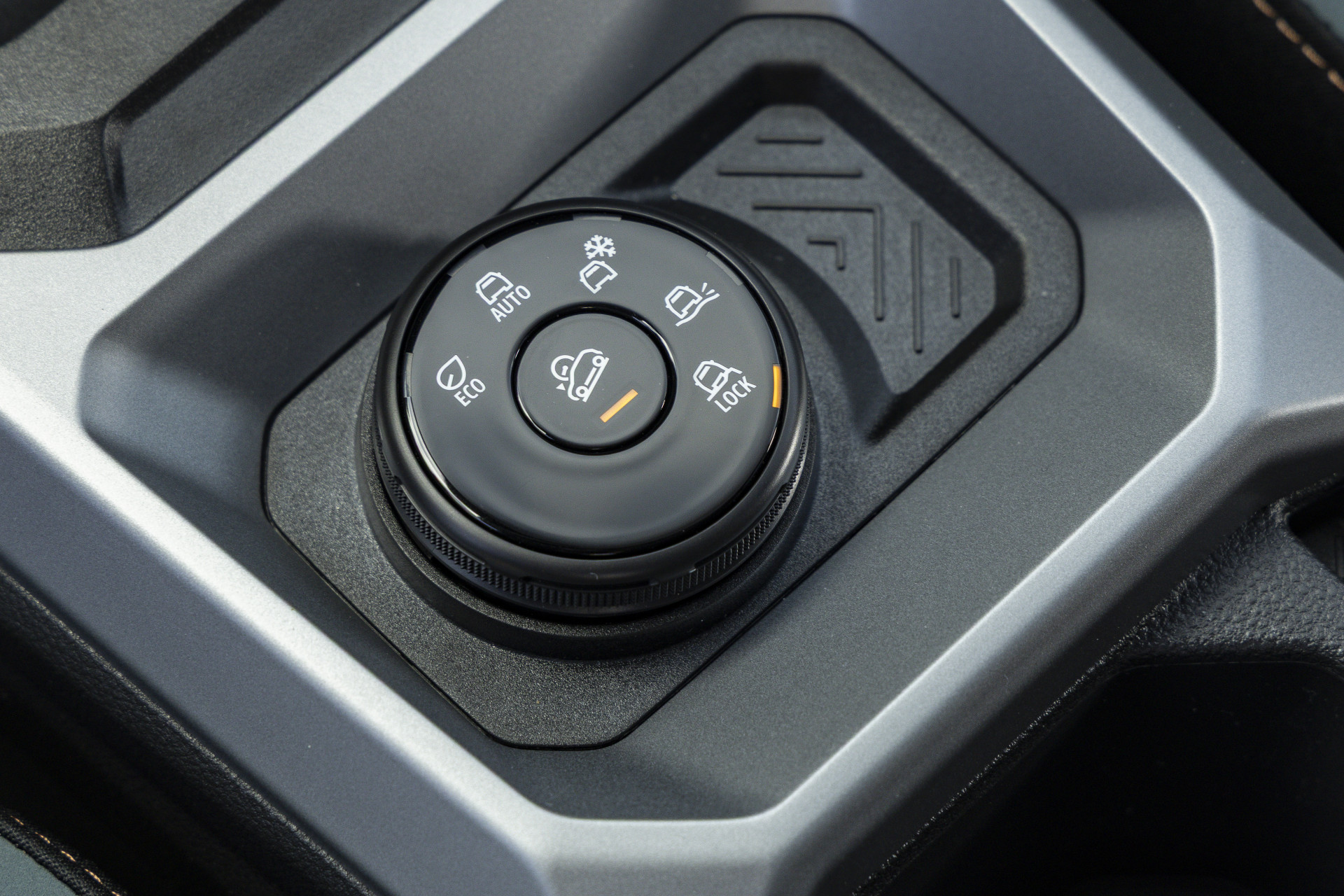 Review Dacia Duster Hybrid-G 150 4x4 "bifuel" (2026) - eerste test AutoGids