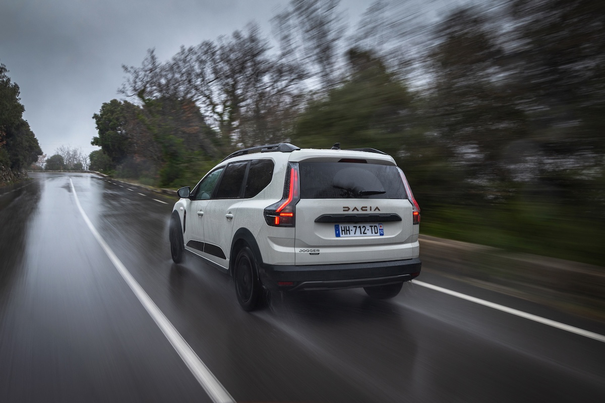 Review Dacia Jogger Hybrid 155