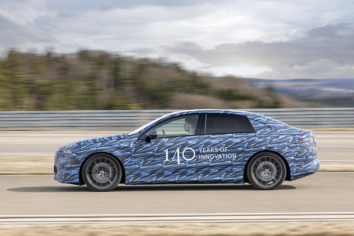 Review Mercedes C400 4MATIC with EQ Technology prototype (2026)