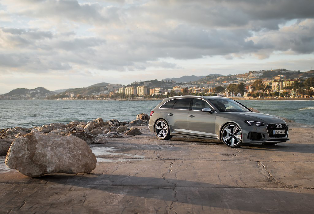 Test Audi RS4 Avant AutoWereld