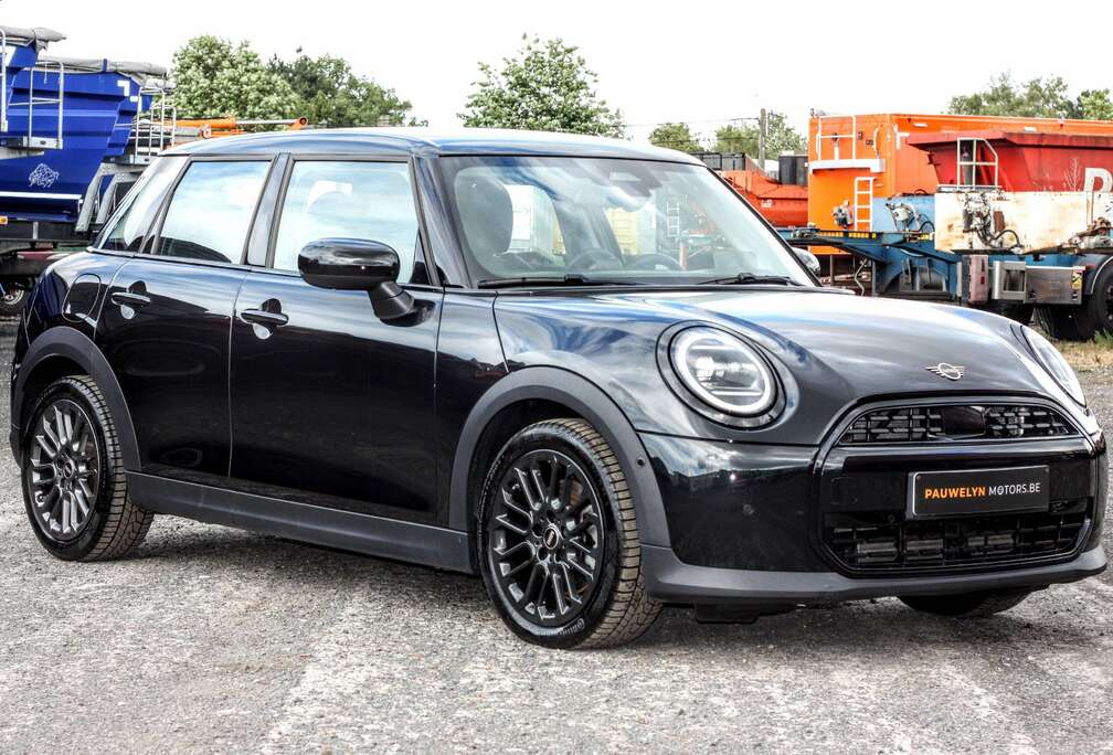 MINI AUTOMAAT // HUD// CARPLAY// LANE ASSIST // STUURWIELVERW