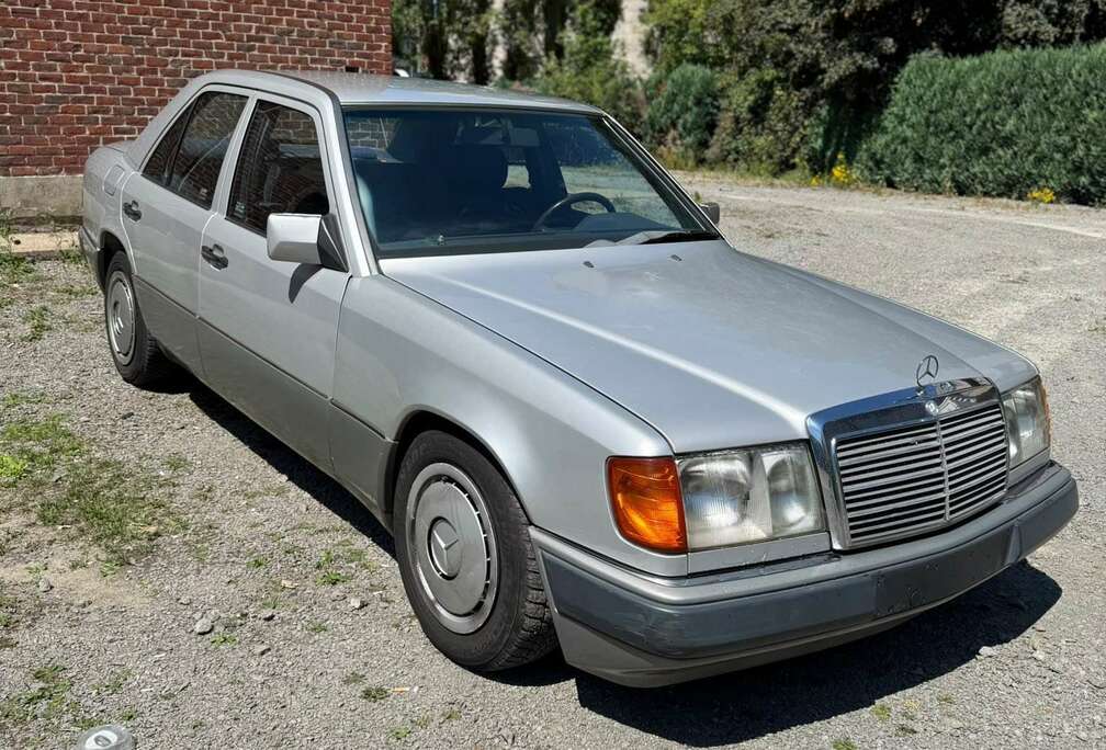 Mercedes-Benz Mercedes e230 w124 Automatique  04/1990  Cylindrée