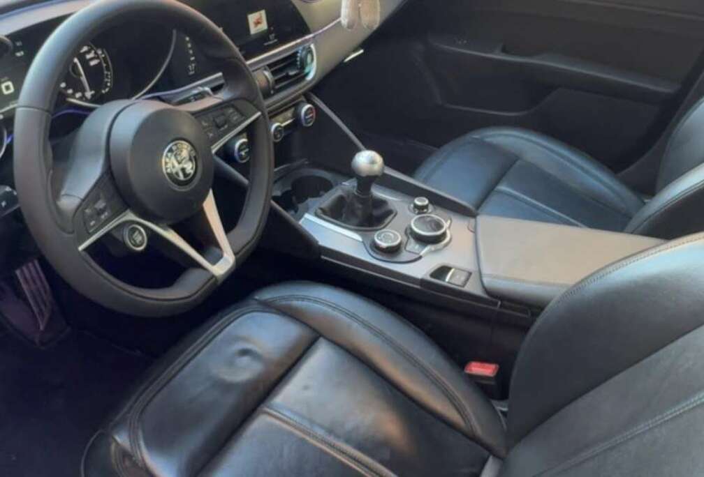 Alfa Romeo 2.2 JTDm Super