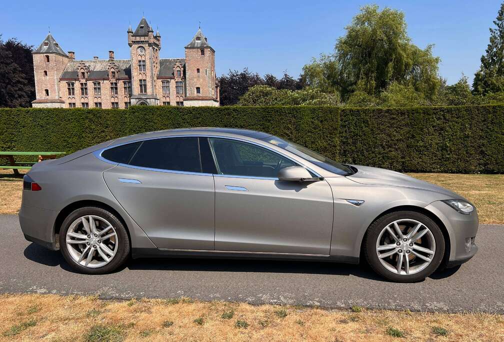 Tesla Model S 85 Free Supercharge - Limousine